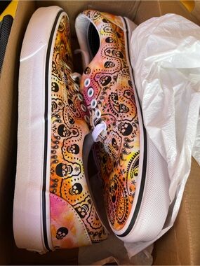 Vans ERA Skull Bandana Print Low Top Sneakers - Vibrant Pink & Orange